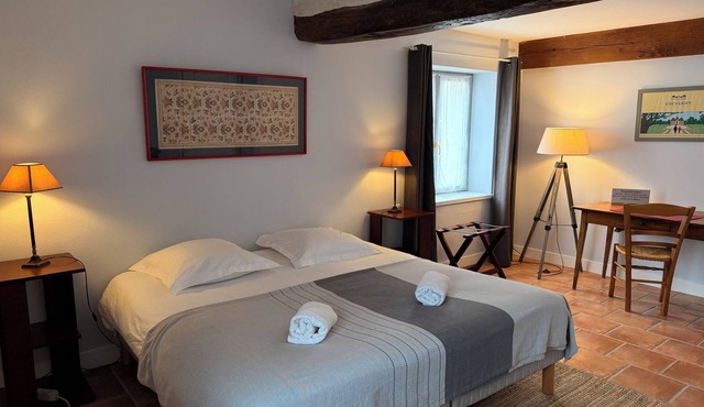 Le Clos des Huards Vineyards, Bikes & Castles