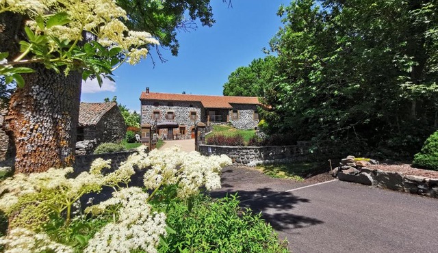 Le clos des pierres rouges