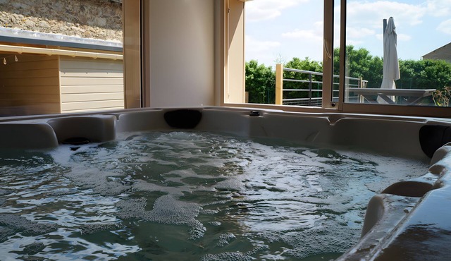 Le Clos des Prés with Pool, Spa and Table Football