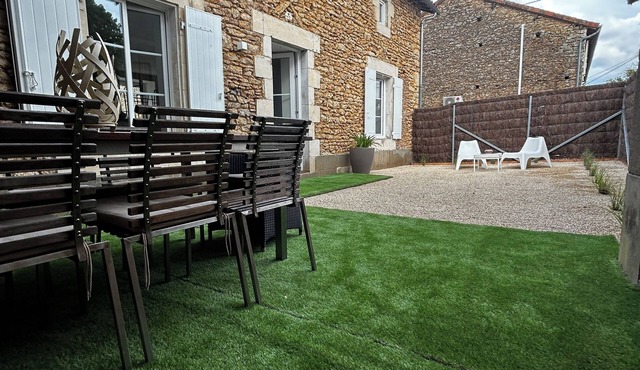 Le Clos Francis, charming gîte 25 minutes from Futuroscope Park