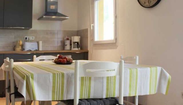 LE CLOS HORTENSE - BEAUTIFUL APARTMENT WITH WOODED TERRACE. in La Roque-d'Anthéron