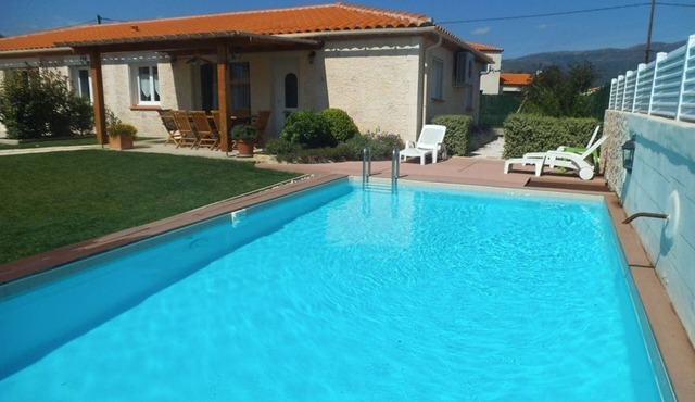 Le Clos Maroches 4* rental with swimming pool for holidaymakers or spa visitors