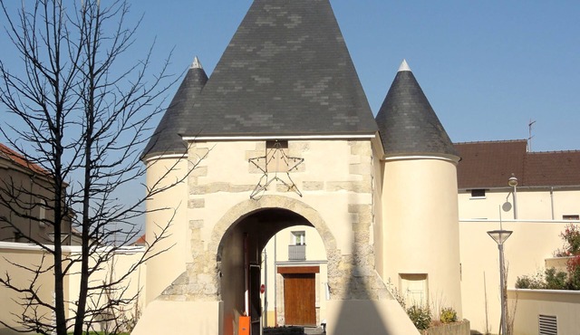 Le Clos Mongis, Paris 25'. Calm. Garden. Parking. Close to all amenities.