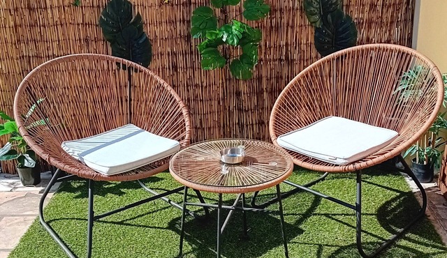 Le Cocon Cosy is a 5-minute walk from the station.