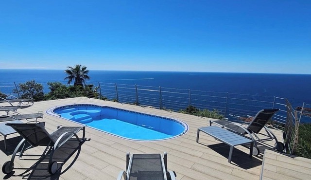 Le Coin de Paradis, luxury villa with sea view. Last minute offer