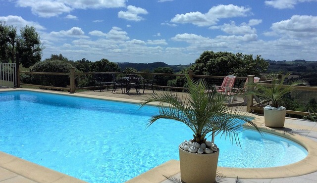 le Coin Perdu Lagarde (Sleeps 4) 2 Bedrooms with 2 shower rooms 1 with ensuite.