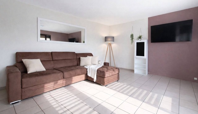 Le Cosy Gaillard, 3 stars. City view and private parking space.