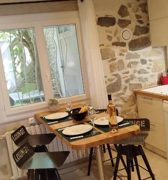 LE COSY Joli F2 proche gare, Arénes avec terrasse privée