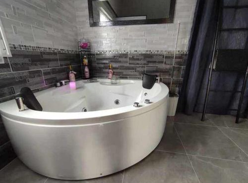Le Cosy Occitan villa chaleureuse indépendante baignoire terrasse jardin