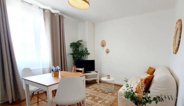 Le Cosy Palm Tree by Madame Conciergerie