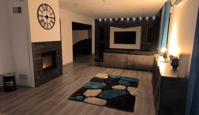 Le Cosyfive 5-bedroom house 143M2 with billiard room and summer kitchen