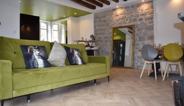 LE DÔME, Duplex Standing + Cour en Vieille-ville