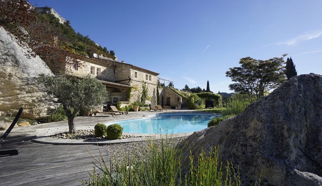 Le Dernier Chateau - Architect's Stone Villa & Pool in Picturesque Les Baux-de-Provence, 5 Bedrooms
