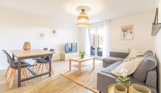 Le Diamant - Bright apartment with pool