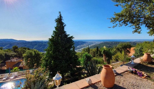 Le Domaine de la Cote d'Azur holiday house - Upper House, 6 persons