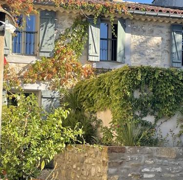 Le Domaine de La Tuilerie - Gite de charme en bord de riviere avec piscine