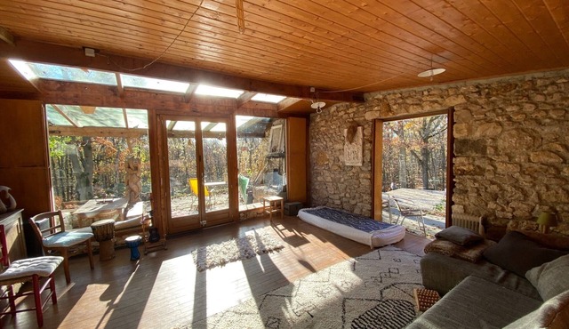 "Le domaine des grès", grande cabane isolée dans la forêt de Fontainbleau