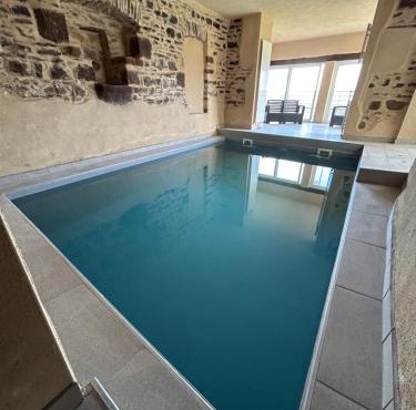 Le domaine du Bez la grange piscine,sauna,hammam,spa en aubrac