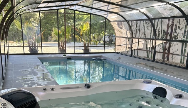 Le domaine du Lavoir /moumoune sleeps 4. Jacuzzi access from April to October