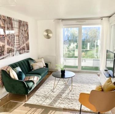 Le Domaine Réservé , parking et écrin de verdure