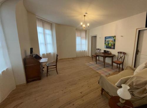 Le Dorat Bright & Quiet