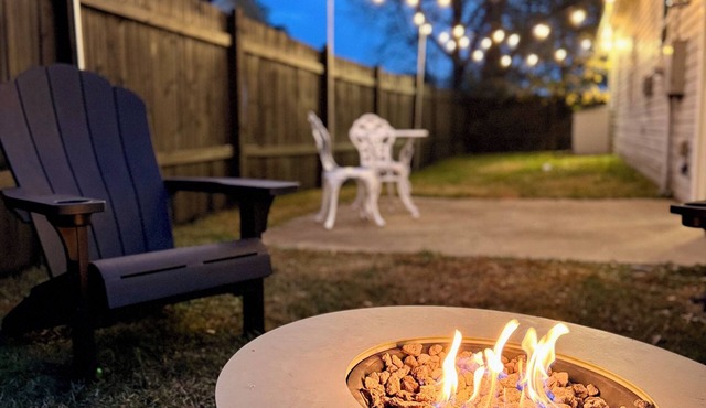 Le Downtown French Maison- LUXURY Greer Home w/Firepit