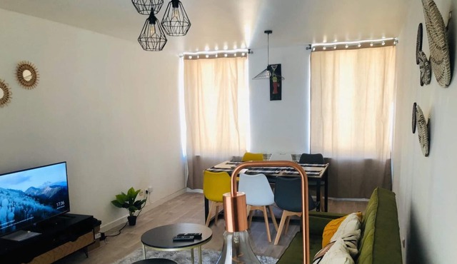 LE DUPLEX ESTHER WIFI FREE PARKING all along the street