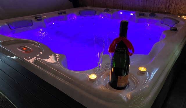 Le Fayé apartment with private Jacuzzi