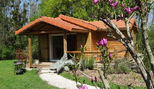 LE FAY: Chalet (Loriot) on the edge of a pond in the heart of nature