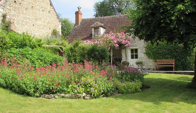 Le Fleuve -Adult Only romantic cottages in the Loire Valley with private Gardens