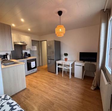 LE FONTAINE aux portes du village avec parking