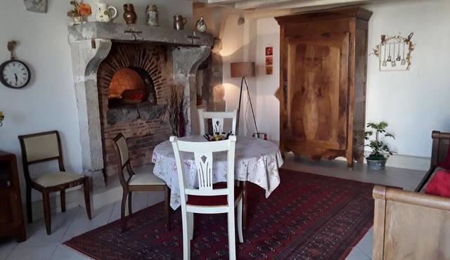 Le four à pain-Duplex-Ensuite with Bath-Comfort-Garden view