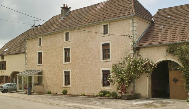 Le Mouton Qui Rit gite/solar heated pool