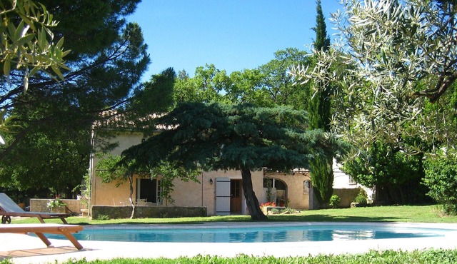 Les Rocans - a charming farmhouse set in olive groves with stunning views in Saint-Hippolyte-Le-Graveyron