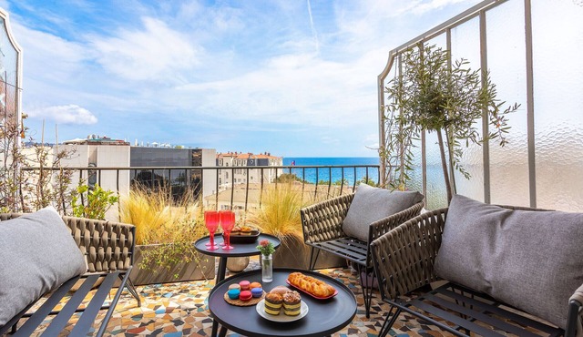 LE FRANCE AP4350 By Riviera Holiday Homes