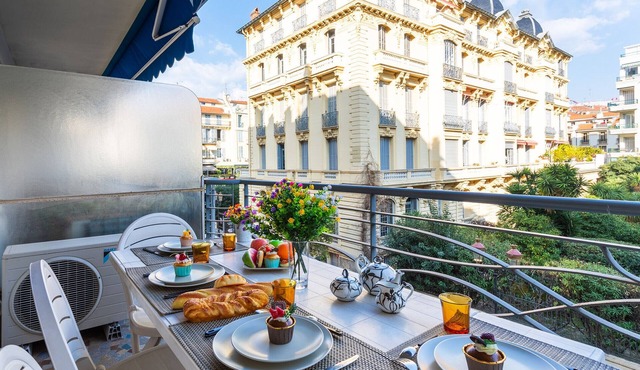 LE FRANCE-MASSENET AP3015 by RIVIERA HOLIDAY HOMES