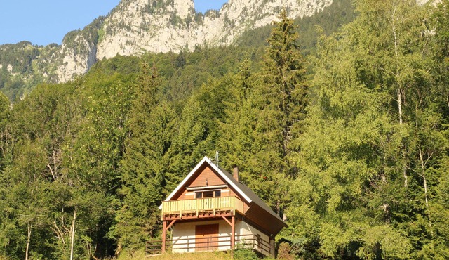 Le Frenola, small wooden chalet * in Saint-Pierre d'Entremont in Chartreuse