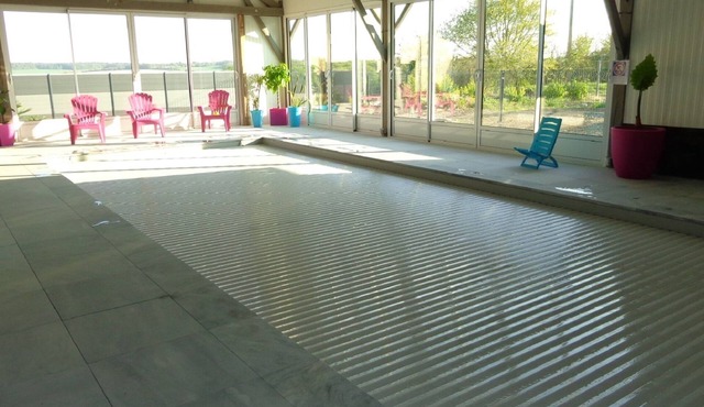 Le gîte des chevrettes, on the farm, covered swimming pool, Beauval, Châteaux.