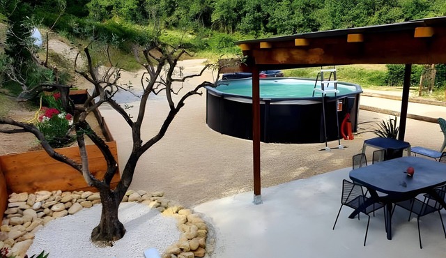 Le gîte des cigales de Lucéna – Cozy Retreat with Pool in Provençal Vineyard