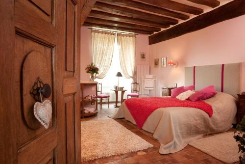 Le gîte du Prieuré dans un coin de campagne