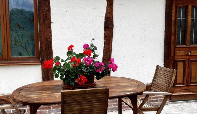 Le Gîte de la Roseraie des Bois Free parking