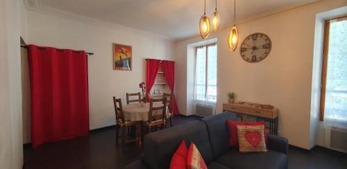 le galeta cosy calme et chaleureux avec vue sur la montagne