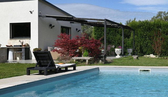 "Le Galinié "Chic'Art. A beautiful Atelier with swimming pool and large park