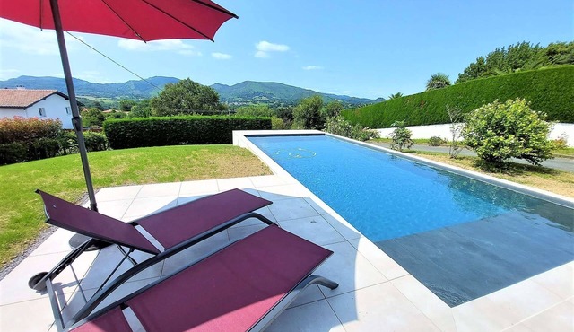 LE GARCIA quiet villa with mountain views