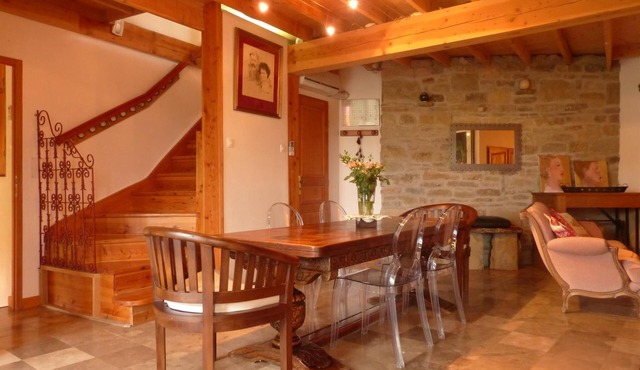 Le gite des Roy, a large house with air conditioning and private heated pool