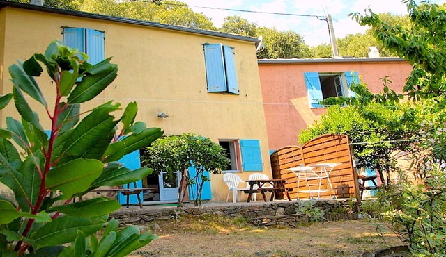 Le gite du bout du Cap corse. Old country house renovated into a gîte.