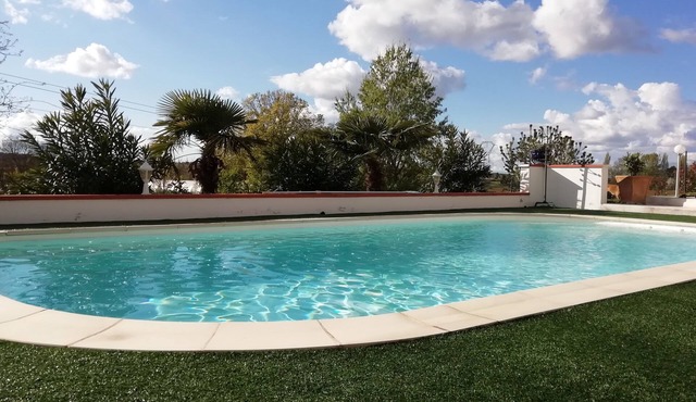 Le Gite du Moulin with its swimming pool, private spa and pétanque court.