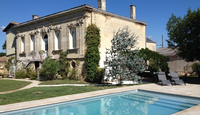 Le Gite " Préfévrier" located between Bordeaux and St Emilion in a bourgeois house