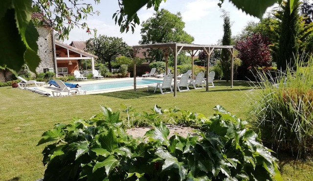 "le Grand Bonheur" en Bourgogne du sud au Milieu des Vignobles