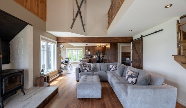 Le Grand Bonheur with wood-burning fireplace and spa